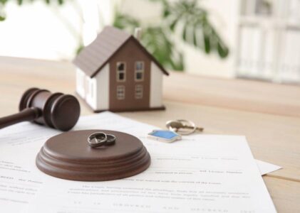 Delitev premoženja, ko se ločuješ – kako poteka